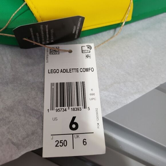 adidas Originals Sz 6 Kids Unisex  Adilette Comfort x LEGO® Slides BNIB - Picture 7 of 10